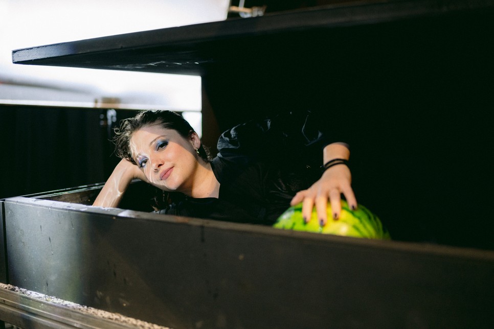 Pillanatkép Cseri Hanna Halálfélelem című dalának klipforgatásáról