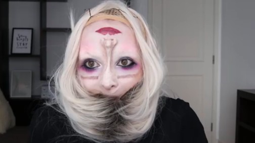 Egyszerre undorító és zseniális a kitekert fejű halloweeni ´smink´