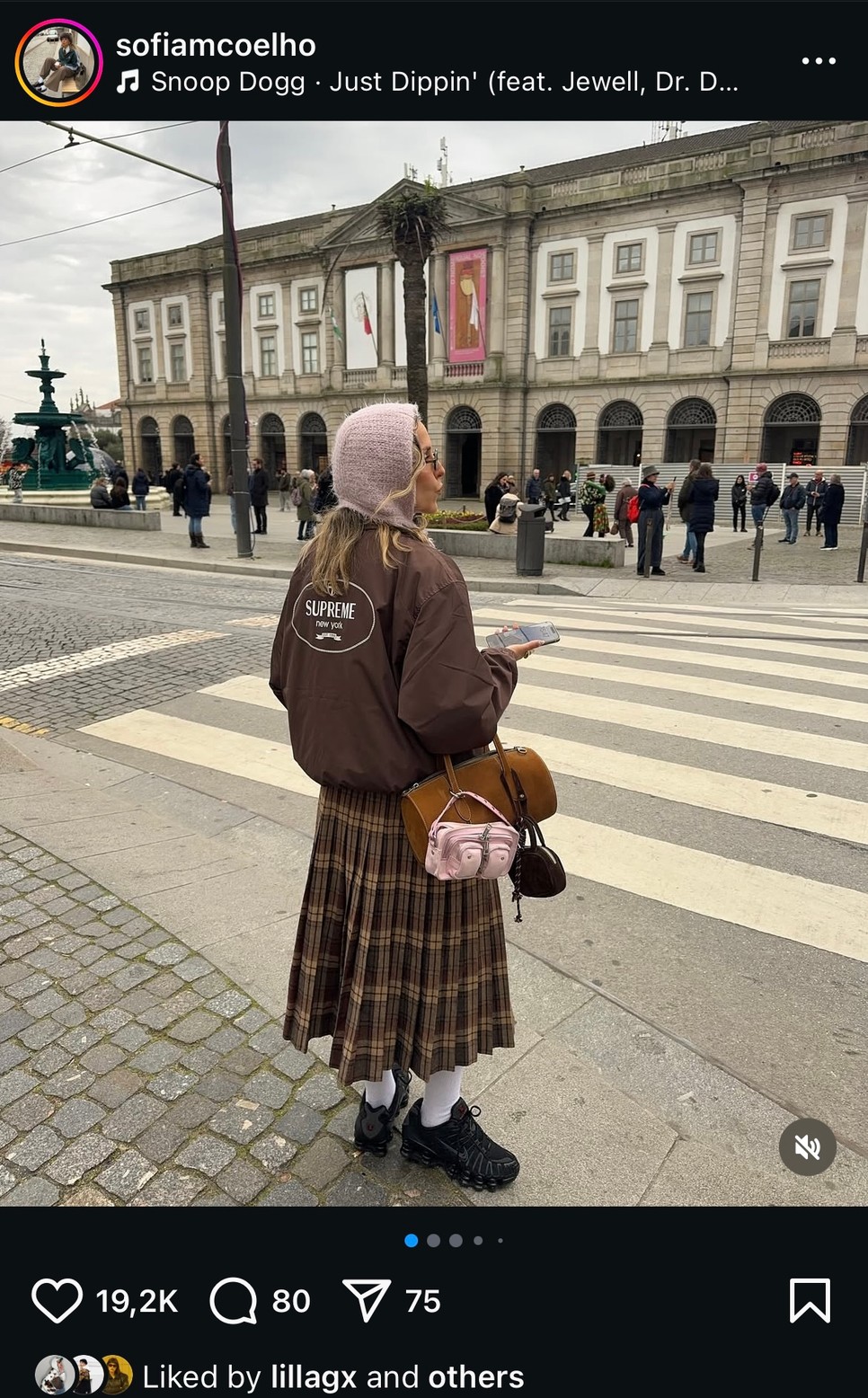Az igazán sportosnak, már-már technikainak számító buboréktalpú cipők most akár még a bájos darabokkal is jól működnek