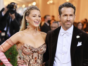 Blake Lively és Ryan Reynolds karácsonyi fotója a legédesebb dolog, amit ma látni fogsz