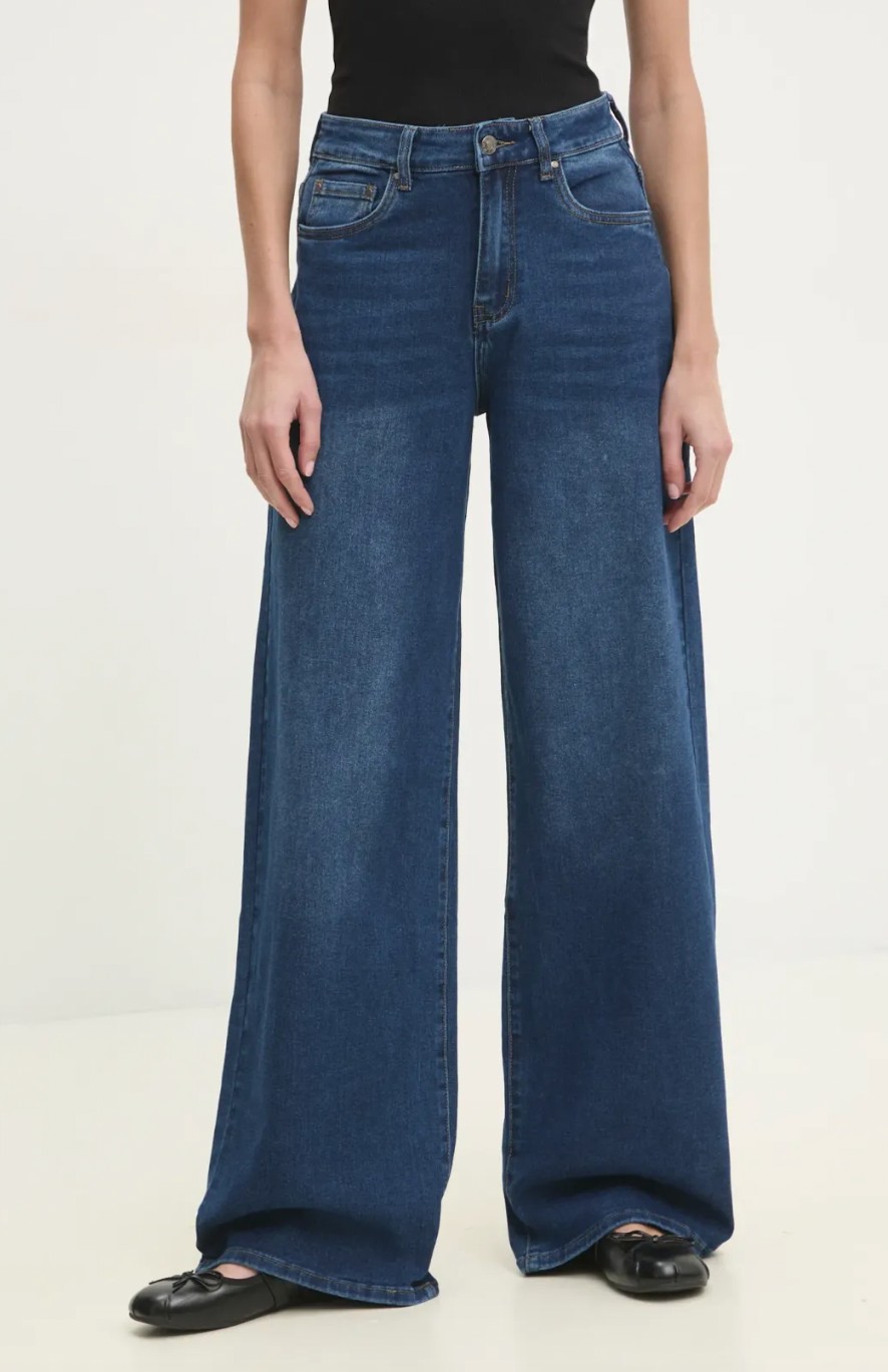 ANSWEAR LAB - answear.hu 21 990 Ft GLAMOUR-napokon 16 492 Ft (2 db termék vásárlása esetén)