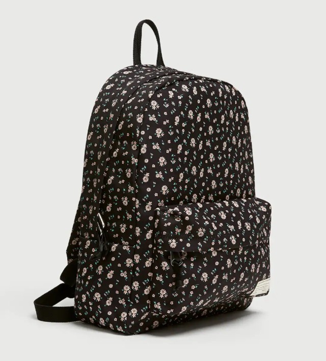 Pull and Bear virágos hátizsák 6995 Ft