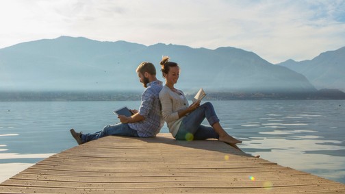 Könyvek harca: Papír vagy Pixel - A nyomtatott és az e-könyvek előnyei, hátrányai, és a mentális egészségre gyakorolt hatások