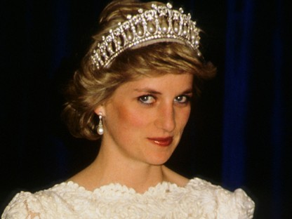 Szinte hihetetlen, de ezek a hírességek még ennyi év után is Diana hercegné szettjeit koppintják