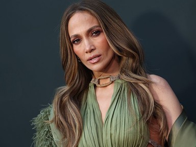 Jennifer Lopez aprócska szettje nem sokat hagy a képzeletre, tangás body-ban állt színpadra