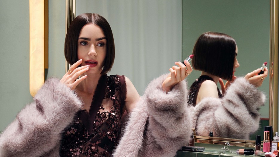 Lily Collins a Zalando „Inner Voices” 2026-os őszi-téli kampányában bizonyítja, hogy a magabiztos stílus az önkifejezéssel kezdődik