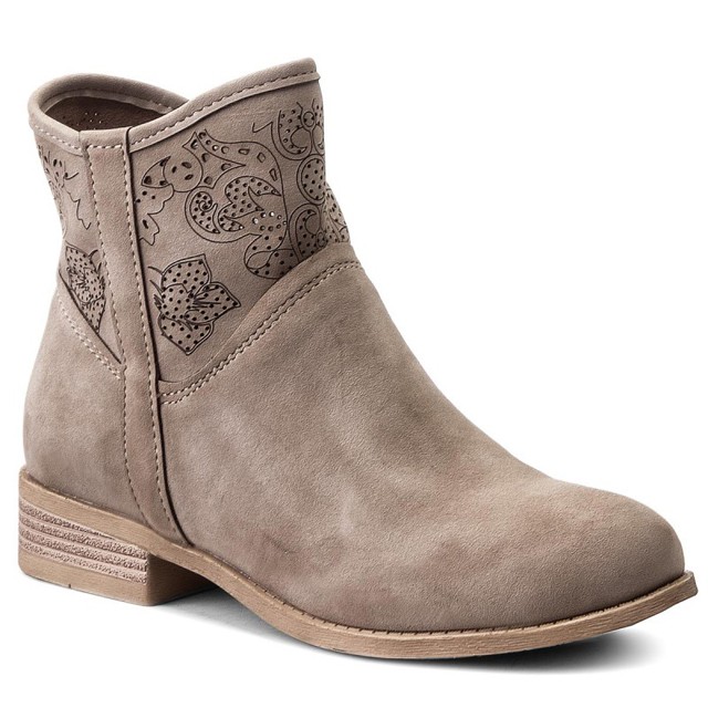 Fehér mindenek felett! Öltözz tetőtől talpig fehérbe ezen a nyáron, ahogy a kedvenc sztárjaid is teszik