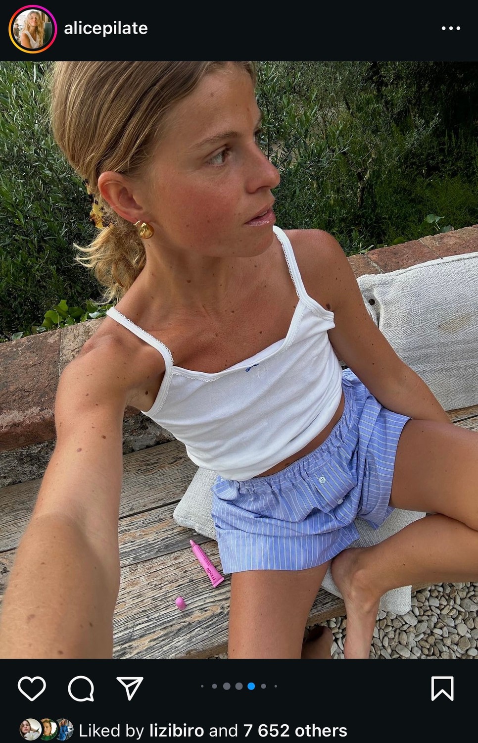 A világ vezető influenszerei már jóváhagyták a pizsama sortot, mint a kánikula egyik legmenőbb darabját. Természetesen utcai szettekkel viselve!