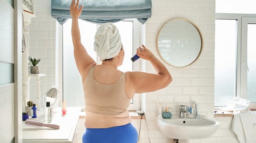 Kiderült, hány év felett nem ajánlott naponta zuhanyozni