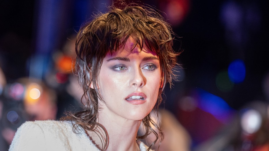 Kristen Stewart testét alig takarta valami a vörös szőnyegen