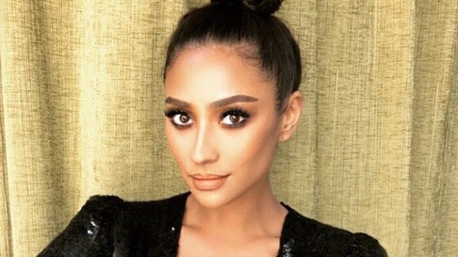 A Pretty Little Liars sztárja, Shay Mitchell a Kardashian család babérjaira tör?
