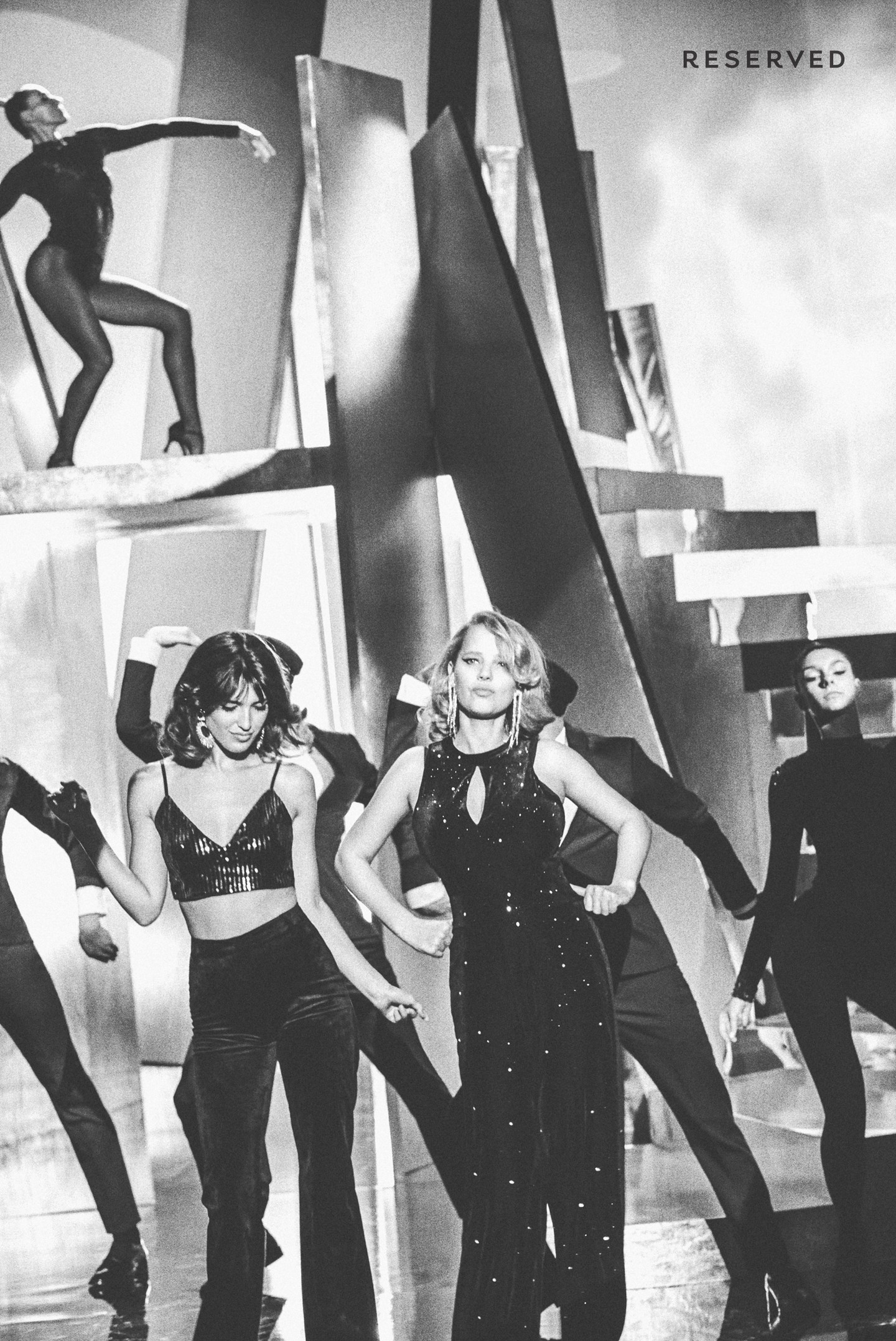 Nem lesz zseniálisabb! Elképesztő színpadi show-val debütál a Reserved új őszi kampánya