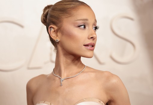 Mint valami álom: Ariana Grande minden idők legkülönlegesebb ruhájában lépett az Oscar vörös szőnyegére