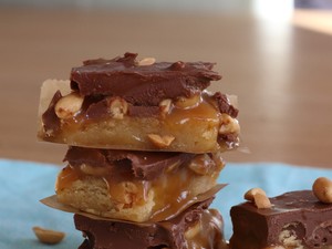 Indítsd a hétvégét ezzel a szuper csokis Snickers-recepttel!