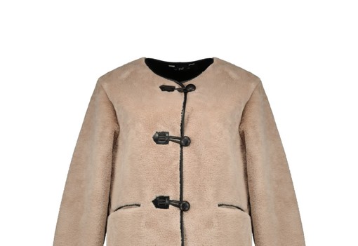 10 télikabát, aminél nem is találhatnál menőbbet 2024-ben: Katie Holmes és Suri Cruise már most a télre hangolnak minket