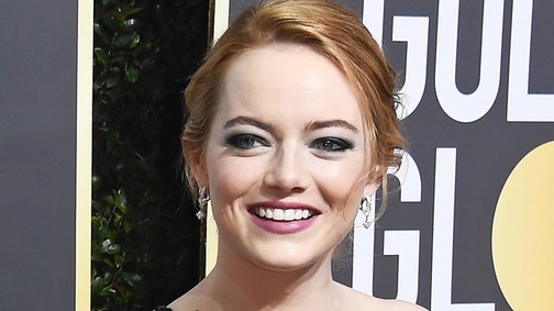 Őrületes rejtett üzenete volt Emma Stone Golden Globe sminkjének