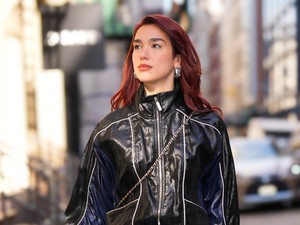 Dua Lipa meztelenruhájától eláll majd a lélegzeted