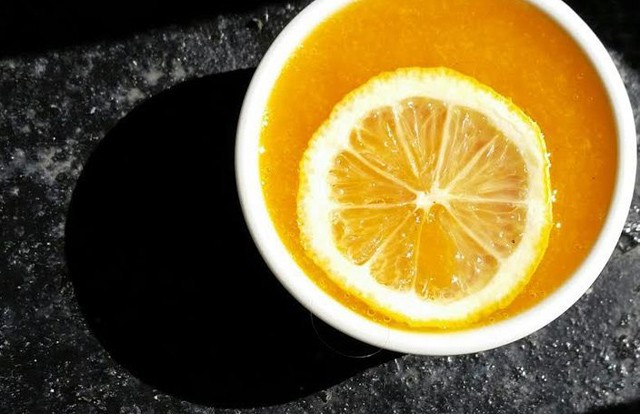 krémes sárgabarackleves fehérborral