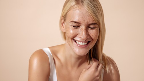 A bőrgyógyász a peptideket ajánlja, ha tovább maradnál fiatal 