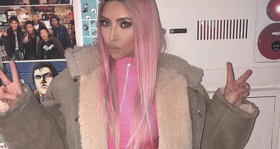 Kim Kardashian kéthónapos kislánya már most a pózolás mestere!