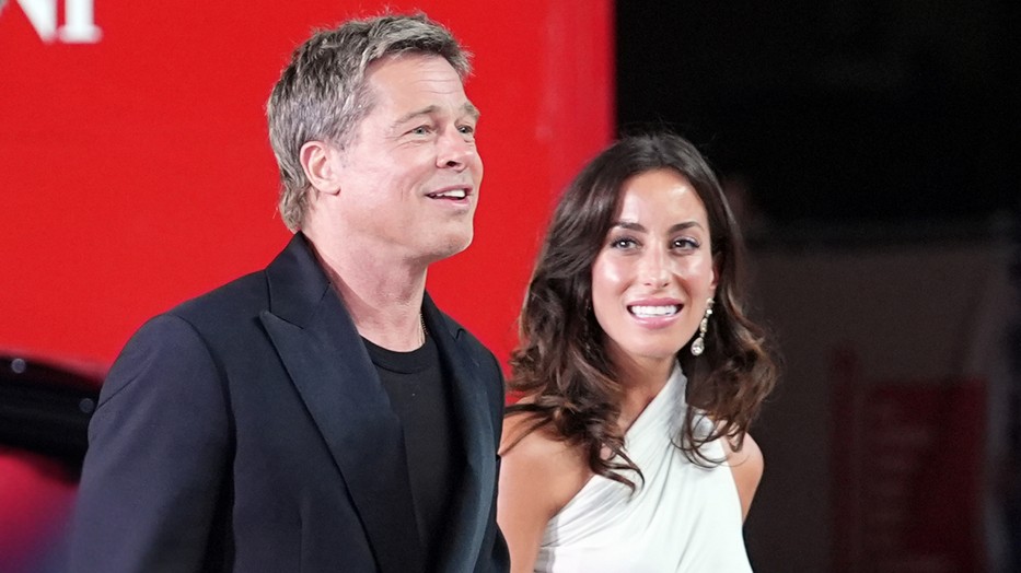 Továbbra is nagy a szerelem Brad Pitt és Ines de Ramon között