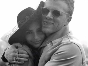 Te is viselheted Emily Ratajkowski esküvői ruháját, csak be kell sétálnod a kedvenc boltodba