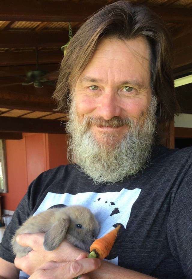 Jim Carrey embert faragott magából és megjelent a Velencei Filmfesztiválon!