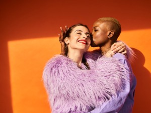 Miért lehet egy nő számára nehezebb megérteni, hogyha egy másik nőbe szerelmes? 