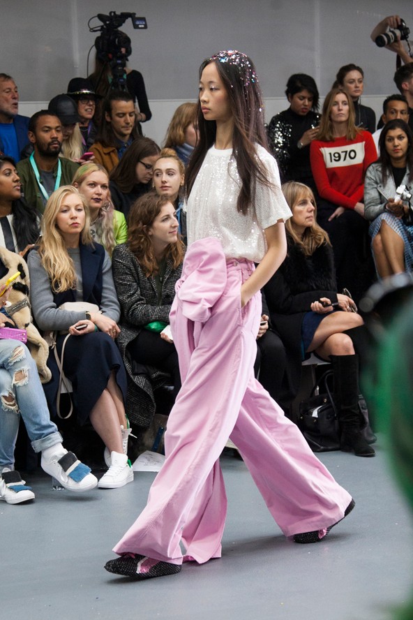 Méltó lezárása a londoni divathétnek az Ashish show