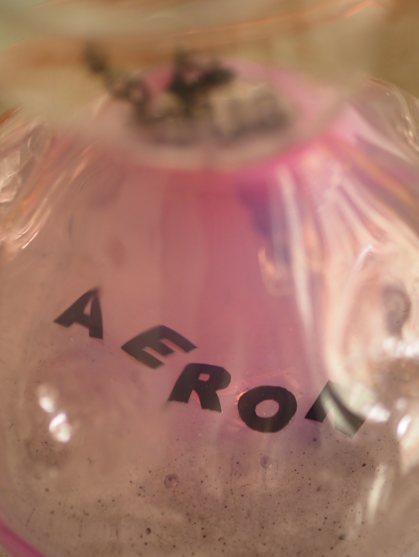 Az AERON és Leila Guinnefollau installációja