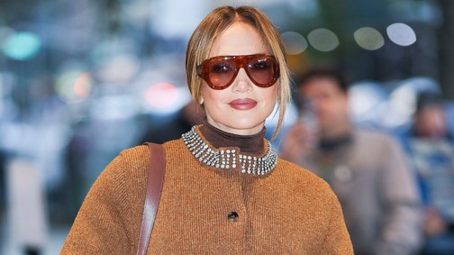 Jennifer Lopez testhez simuló latex ruhában őrjítette meg a rajongókat, valami elképesztően jól áll neki ez az extravagáns szett