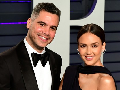 Jessica Alba alaposan kivarratta a magát, és elég meghatóak a tetkói