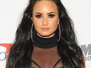 Demi Lovato nagyon bevállalós ezzel a fürdőruhával, te fel mernéd venni?