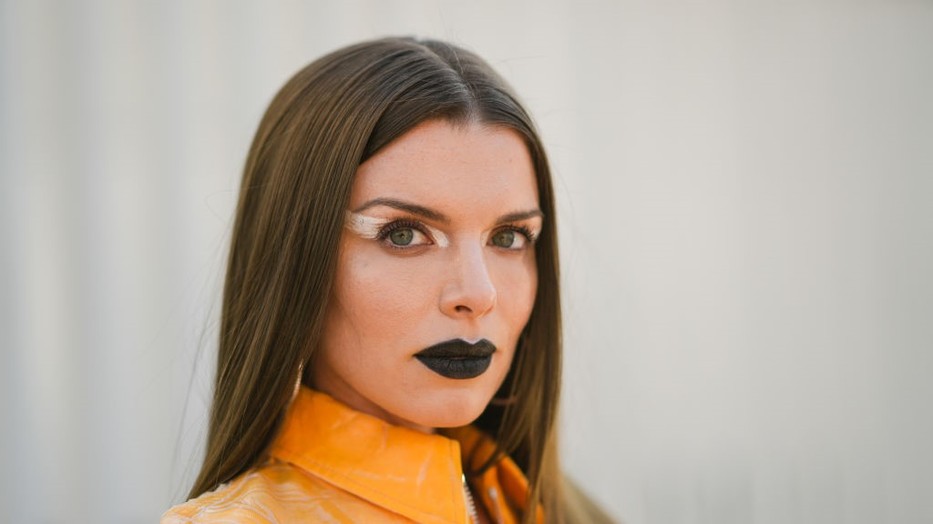 Julia Fox legújabb divatpillanata ismét drámaira sikerült