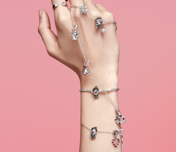 Mi az, ami teljessé teszi az egészet? Egy ékszer, ami megragadja a pillanatot.