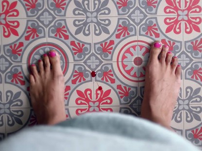 Ez a reklám végre őszintén megmutatja milyen a menstruáció, és a nők odáig vannak érte