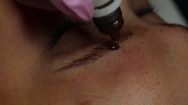 10 dolog, amit nem tudtál a microblading szemöldök-tetoválásról, pedig kellene!