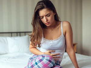 Miért olyan aktív a bélműködésünk a mentruáció alatt?