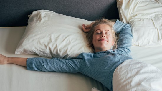 Meztelen, vagy pizsamás alvás? Kiderült, melyik tesz jobbat a mentális egészségnek