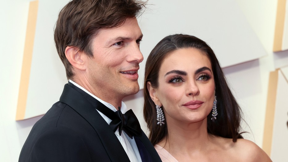 Ashton Kutcher és Mila Kunis között 10 év házasság után is izzik a levegő