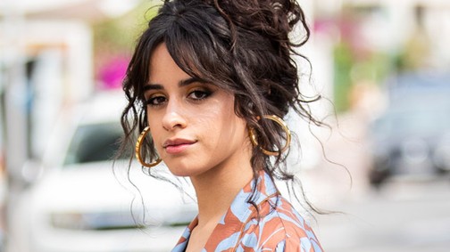 Camila Cabello totál felismerhetetlen új szőke hajával