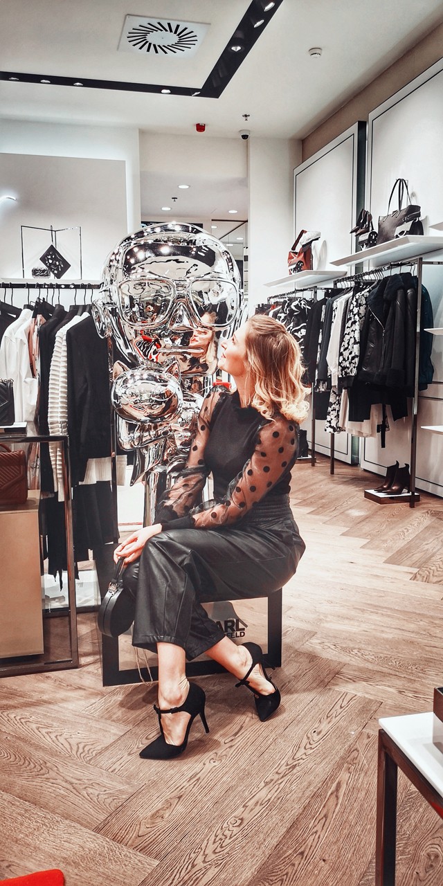 Görgényi Fruzsi ma megmutatta, hogyan lehet a tetőtől talpig fekete szett is bohókás