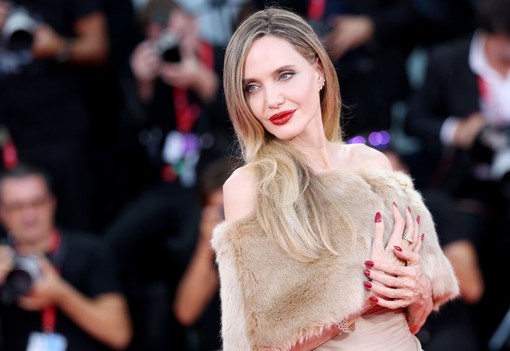 Ez tényleg ő lenne? Angelina Jolie mindössze 11 éves volt élete első Oscar-díjátadóján, káprázatos ruhájától le fog esni az állad