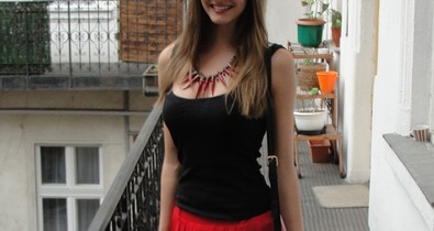 Johanna szoknyáját a pletykás lány ihlette