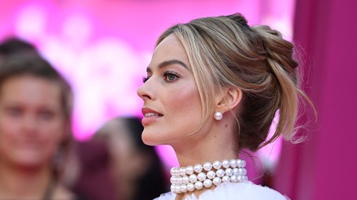 Margot Robbie még sosem volt ennyire gyönyörű, hercegnőként ragyogta be a vörös szőnyeget
