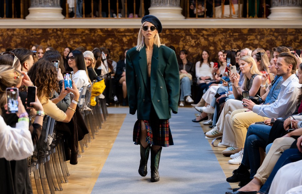 A vintage ruhák nemcsak a múlt divatját idézik meg, hanem a jövő iránti felelősségvállalást is képviselik