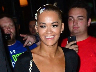 Atyaég! Hogy válogatta össze Rita Ora ezeket a lehetetlen cuccokat?