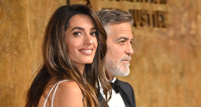 George Clooney felesége istennőnek öltözött: Amal Clooney már most megnyerte ruhájával a Velencei Fimfesztivált