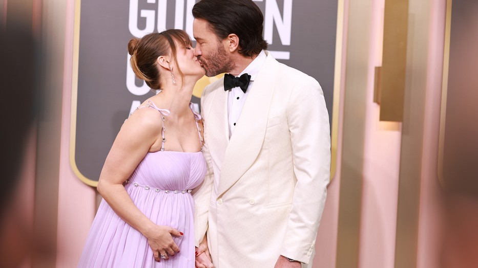 A Golden Globe-jelölt Kaley Cuoco férjével, Tom Pelphrey-vel lépett a vörös szőnyegre