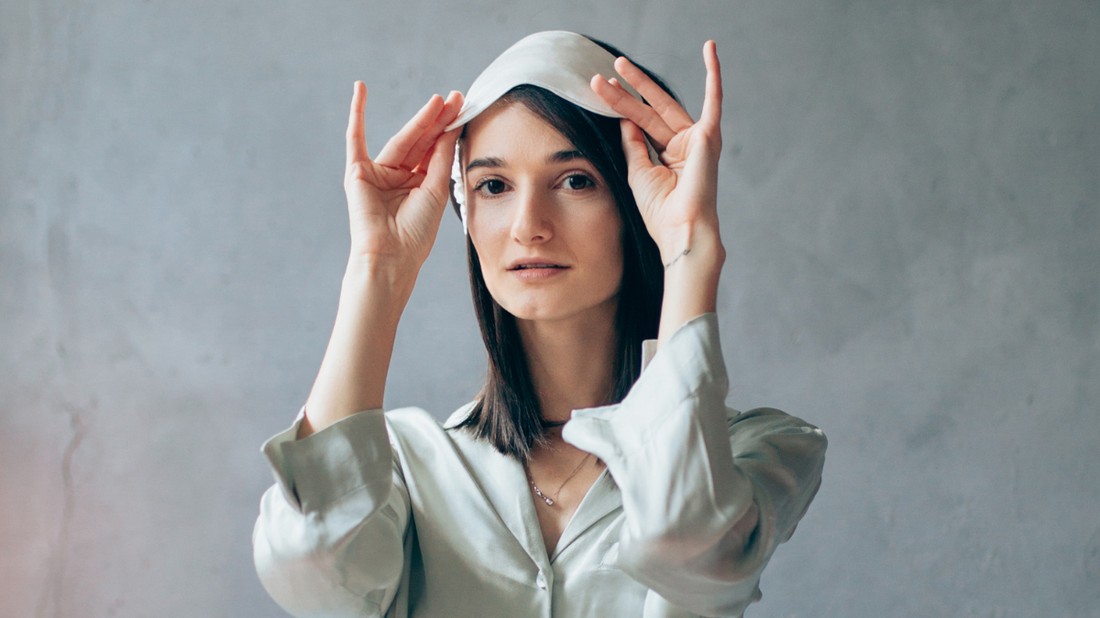 alvás nő alvómaszk glamour